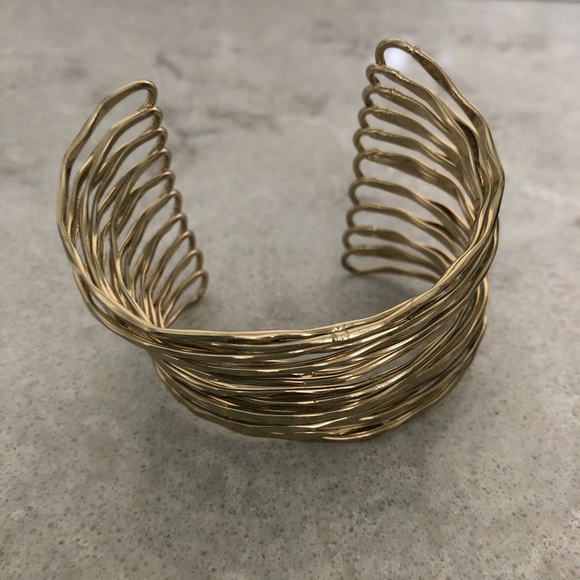 Cuff bracelet, delicate + funky, gold tone metal - Picture 3 of 3